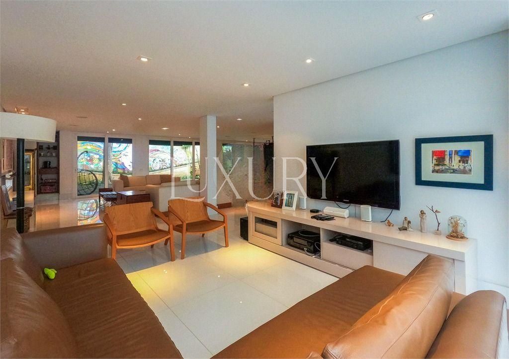 Casa com 5 suítes à venda em Alto de Pinheiros, São Paulo, por R$ 5.950.000 Imagem 5