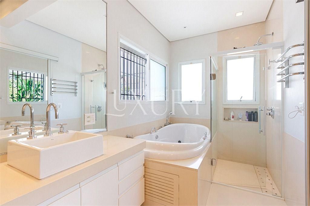 Casa com 5 suítes à venda em Alto de Pinheiros, São Paulo, por R$ 18.000.000 Imagem 7